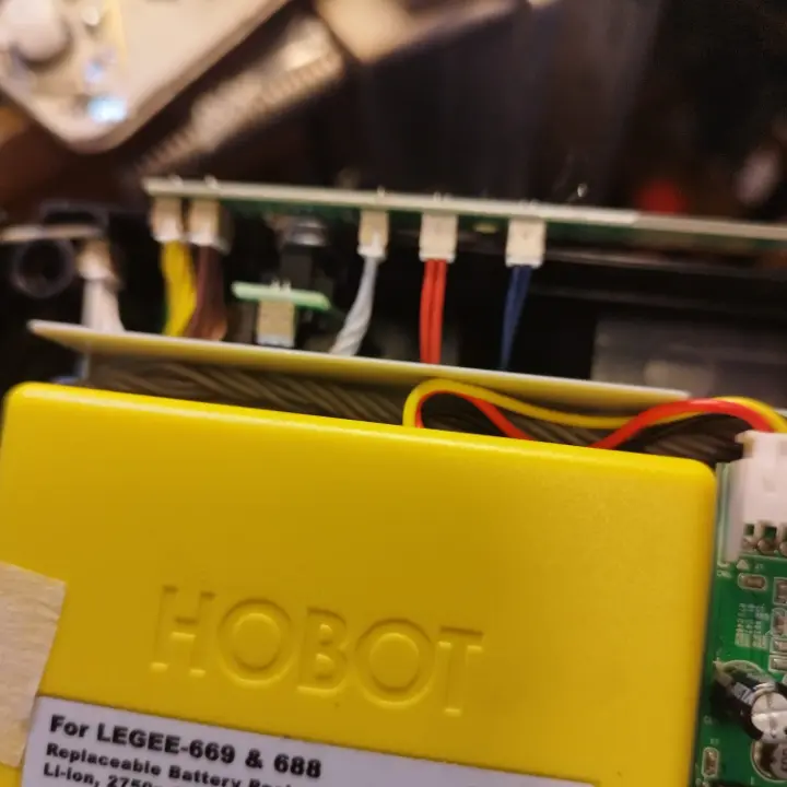 Jauna litija baterija tiek pievienota Hobot robotam.