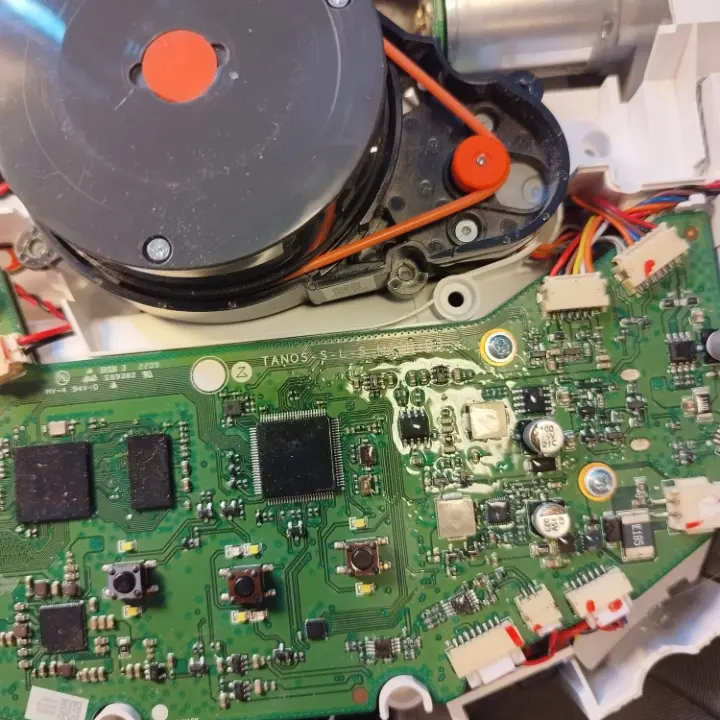 Tīra galvenā plate pēc ultraskaņas mazgāšanas un pārbaudes.